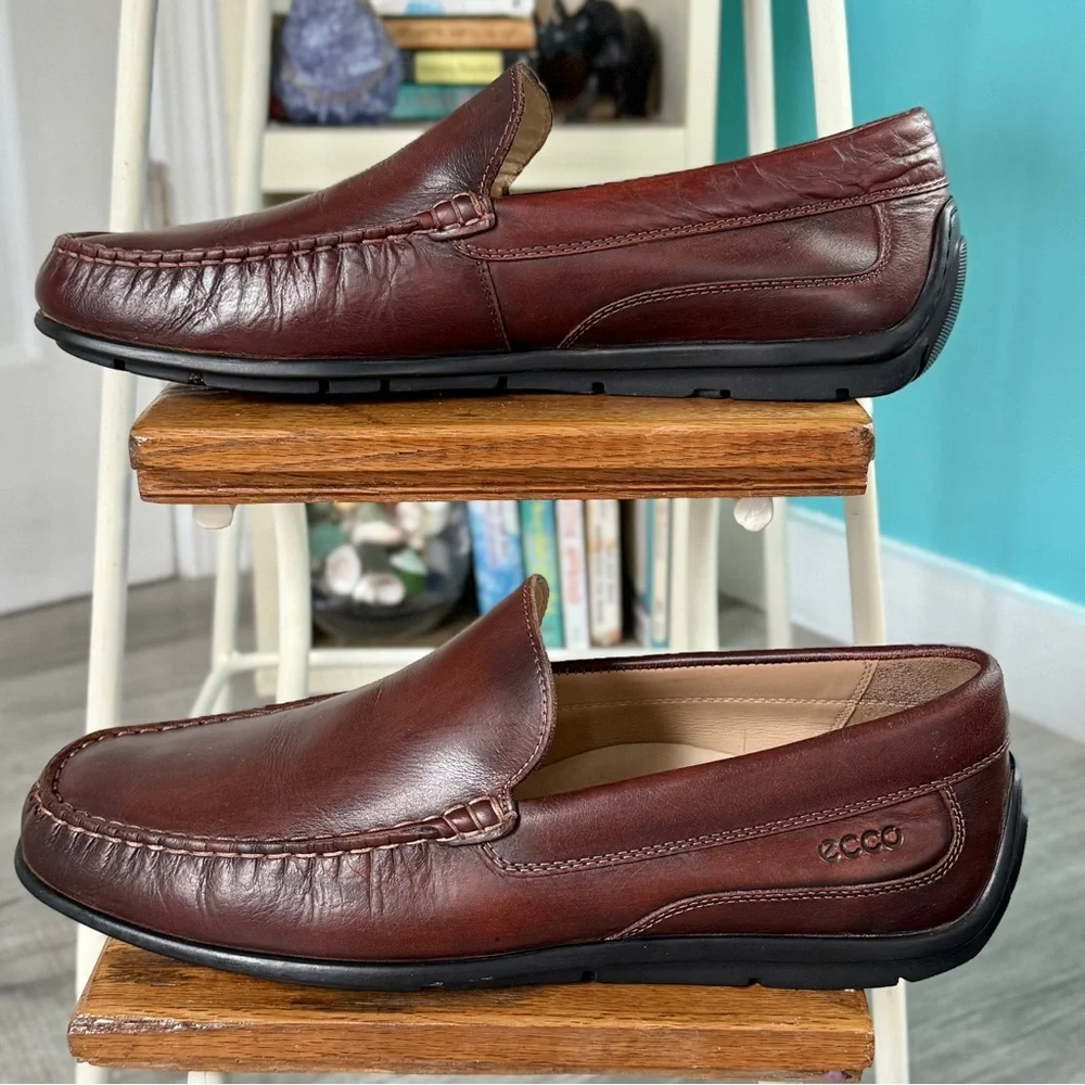 Ecco Men's Classic Moc 2.0 Slip-On Leather Loafer (size US 9.5/ 43 EU)